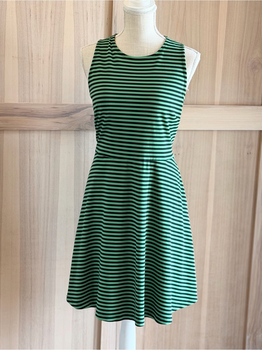 New York & Company Striped Green Sleeveless Fit & Flare Dress. Y2K Women’s Sz-XL